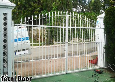 Instalación motores AA 30 CLEMSA puerta abatible