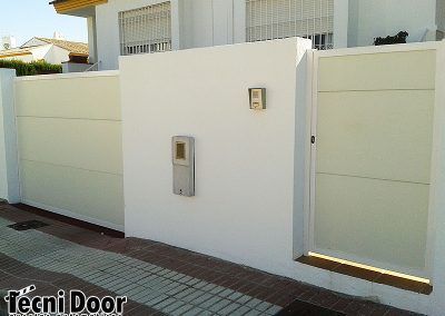 Instalación paneles blancos puerta
